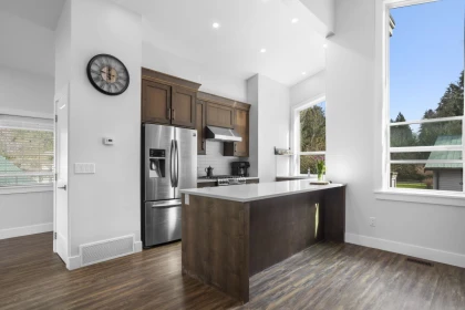 Hallway Photo of 32560 Downes Road, Abbotsford, BC