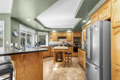 Kitchen Island Photo of 32560 Downes Road, Abbotsford, BC