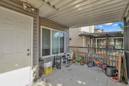 Kitchen Island Photo of 6911 144a Street, Surrey, BC