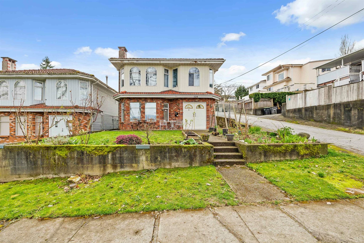 Family Room Photo of 728 E 21st Avenue, Vancouver, BC