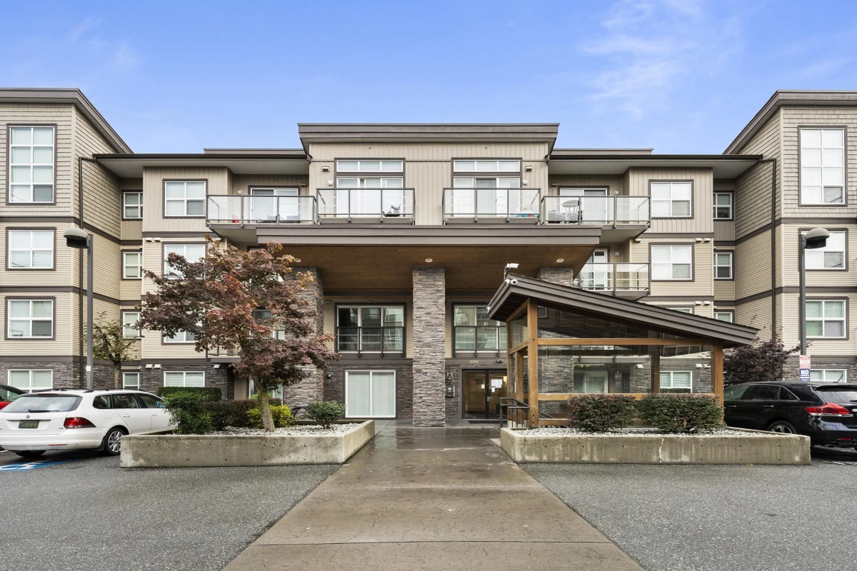 Exterior Rear Photo of 322 30515 Cardinal Avenue, Abbotsford, BC