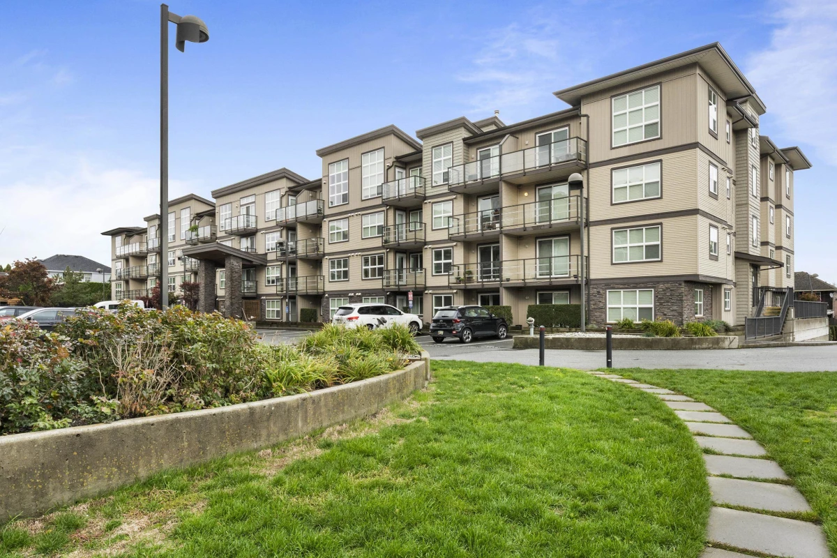 Family Room Photo of 322 30515 Cardinal Avenue, Abbotsford, BC