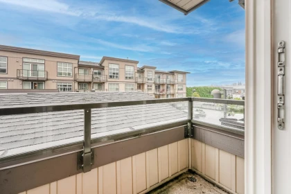 Primary Bathroom Photo of 322 30515 Cardinal Avenue, Abbotsford, BC