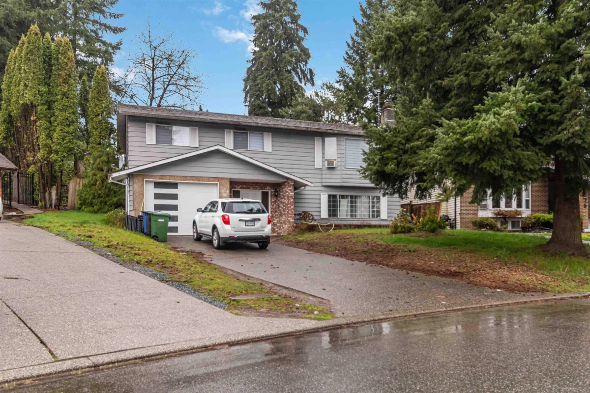 Living Room Photo of 3273 Cheam Drive, Abbotsford, BC