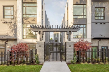 Entry Foyer Photo of 225 1010 W 47th Avenue, Vancouver, BC