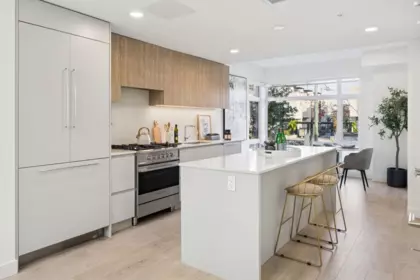 Kitchen Island Photo of 225 1010 W 47th Avenue, Vancouver, BC