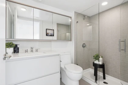 Walk-In Closet Photo of 225 1010 W 47th Avenue, Vancouver, BC