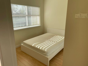 202 5655 Inman Avenue, Burnaby, BC, Burnaby — Apartment/Condo for sale