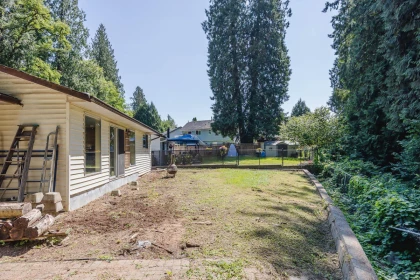 Garden / Landscaping Photo of 20928 96 Avenue, Langley, BC