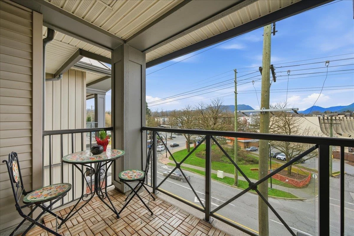 Dining Area Photo of 410 2478 Shaughnessy Street, Port Coquitlam, BC