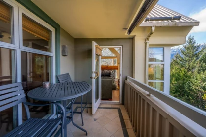 Kitchen Island Photo of 409 4910 Spearhead Place, Whistler, BC
