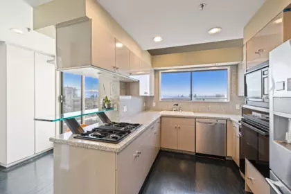 Kitchen Photo of 1100 5890 Balsam Street, Vancouver, BC
