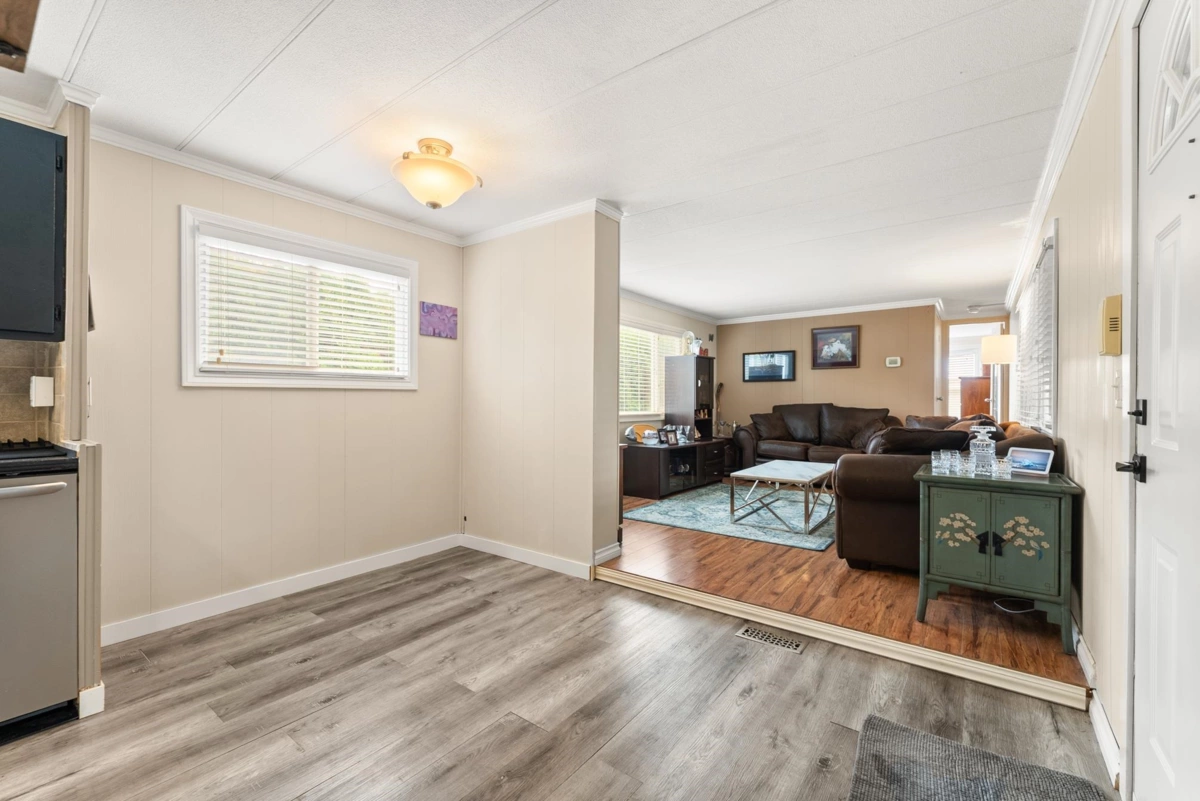 Dining Area Photo of 23 31313 Livingstone Avenue, Abbotsford, BC