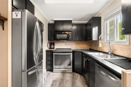 Walk-In Closet Photo of 23 31313 Livingstone Avenue, Abbotsford, BC