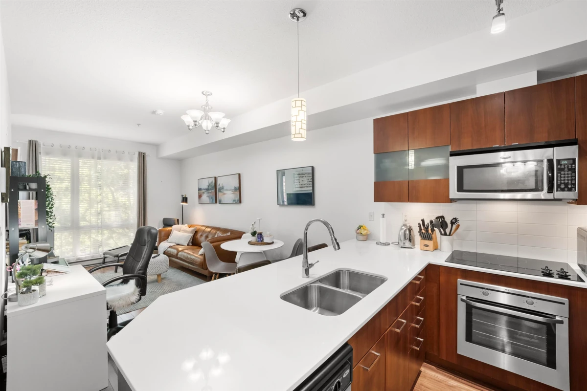 Family Room Photo of 203 13321 102a Avenue, Surrey, BC
