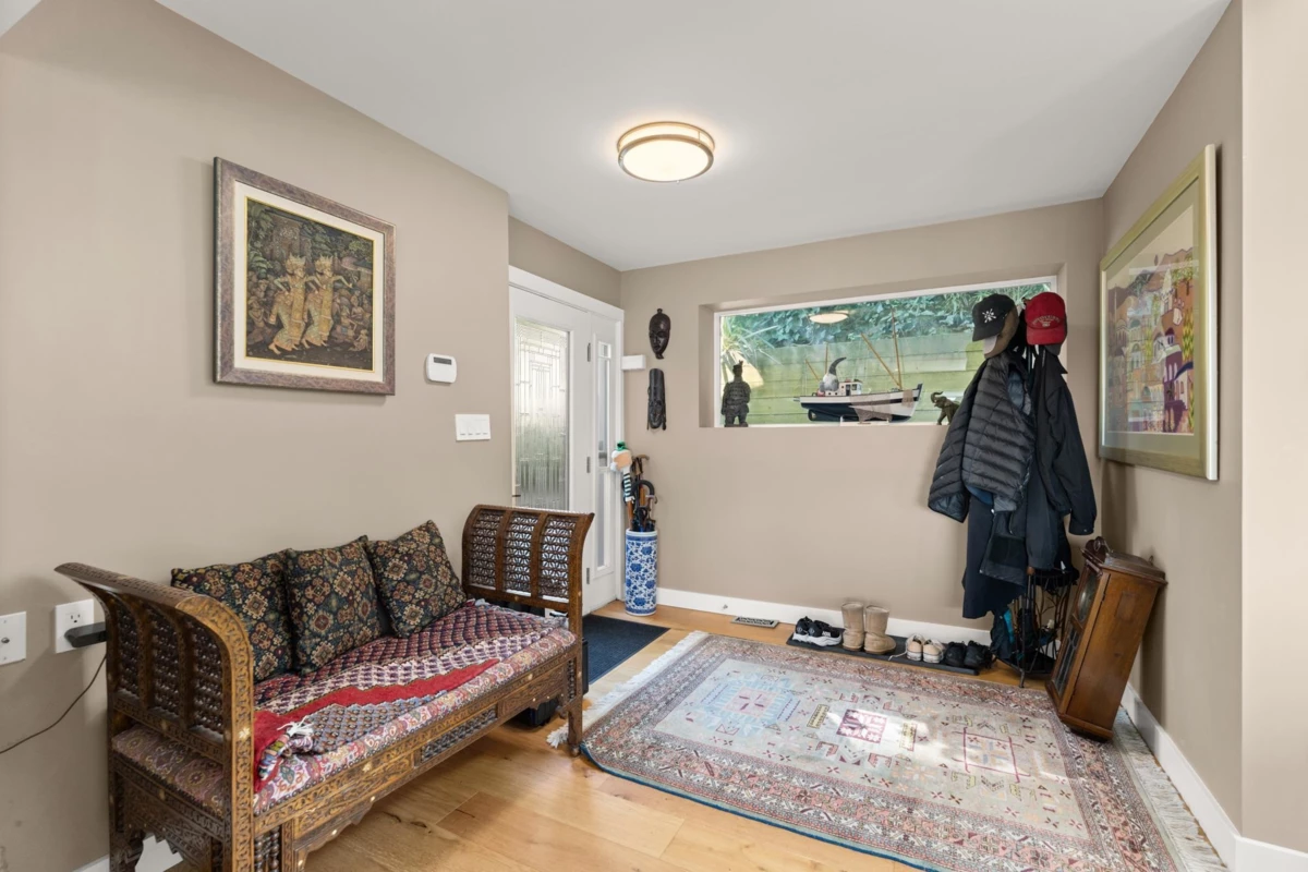 Family Room Photo of 15535 Royal Avenue, White Rock, BC