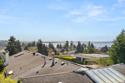 Garden / Landscaping Photo of 15535 Royal Avenue, White Rock, BC