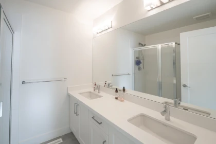 Primary Bathroom Photo of 72 8570 204 Street, Langley, BC