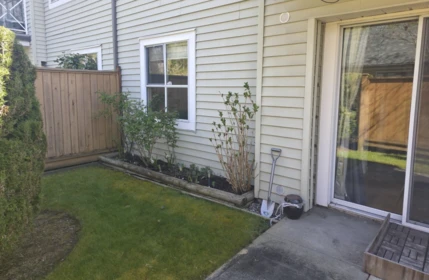 Kitchen Photo of 103 15439 100 Avenue, Surrey, BC