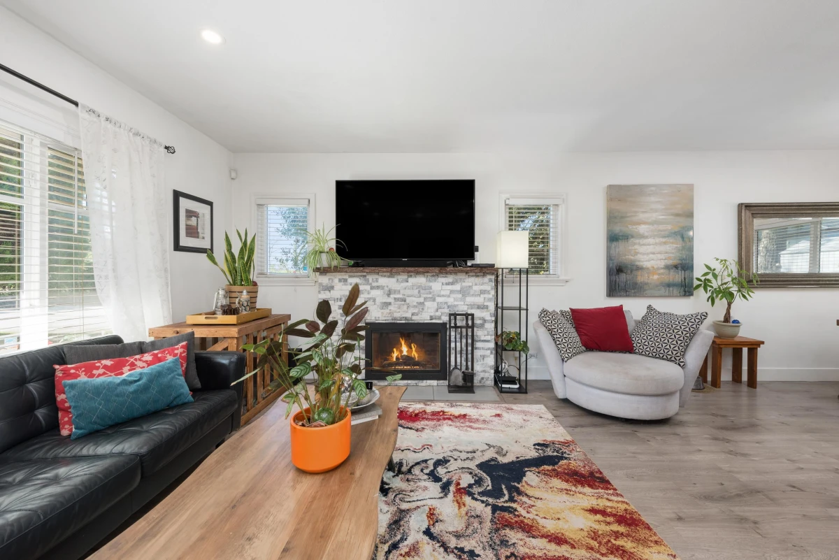 Family Room Photo of 300 E 25th Street, North Vancouver, BC