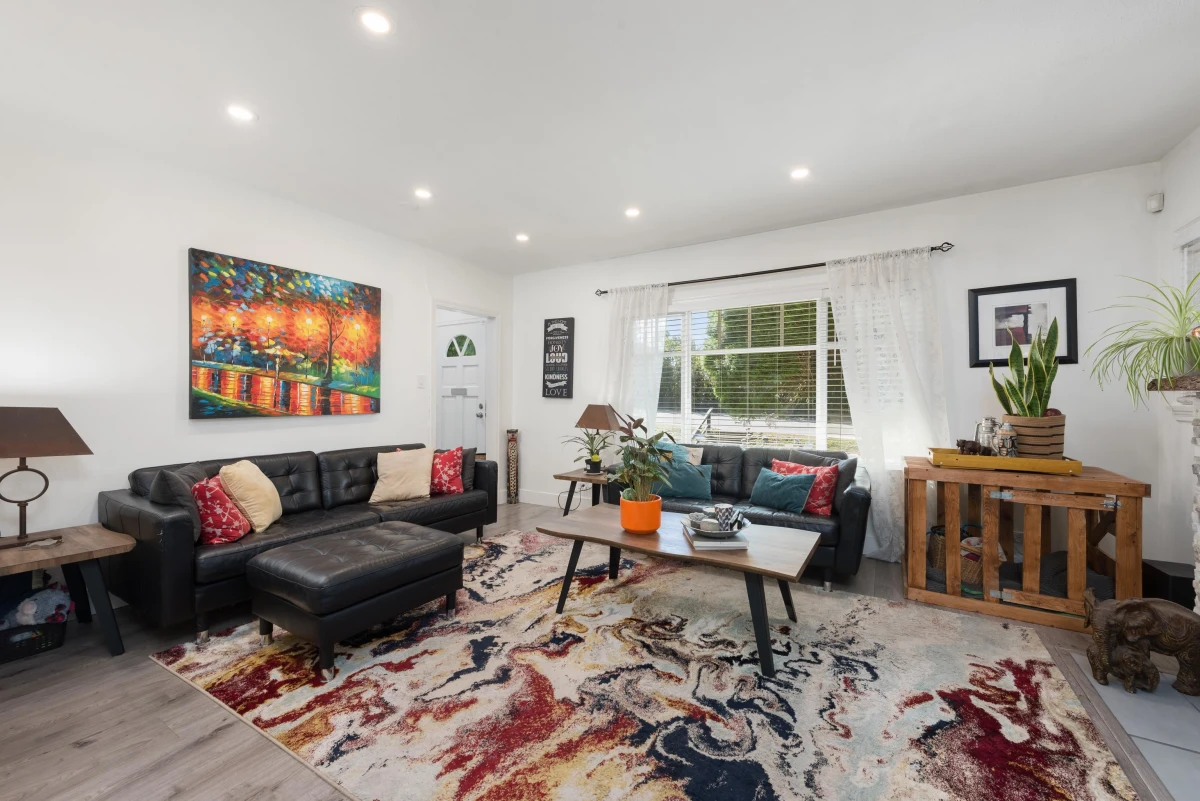 Living Room Photo of 300 E 25th Street, North Vancouver, BC