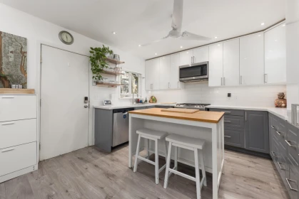 Kitchen Island Photo of 300 E 25th Street, North Vancouver, BC