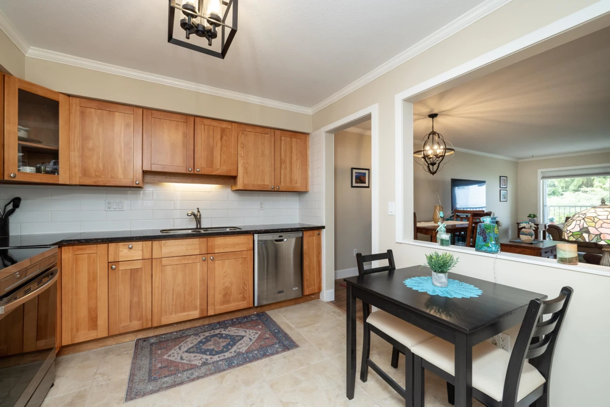 Dining Area Photo of 205 1459 Blackwood Street, White Rock, BC