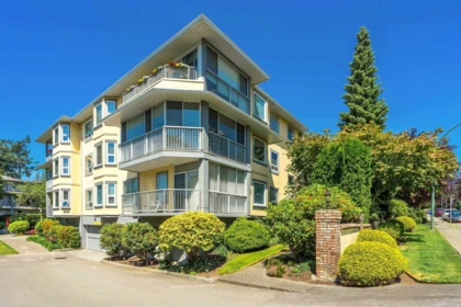 Garden / Landscaping Photo of 205 1459 Blackwood Street, White Rock, BC