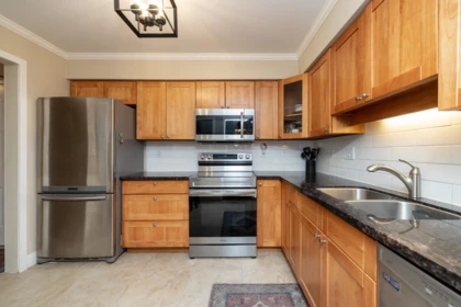 Kitchen Island Photo of 205 1459 Blackwood Street, White Rock, BC