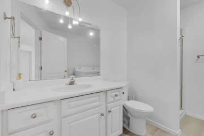 Primary Bathroom Photo of 44650 Cumberland Avenue, Chilliwack, BC