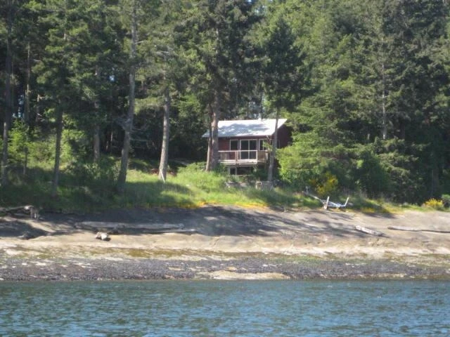 Family Room Photo of 125 Bellhouse Road, Galiano Island, BC