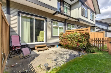 Front Yard Photo of 74 6299 144 Street, Surrey, BC