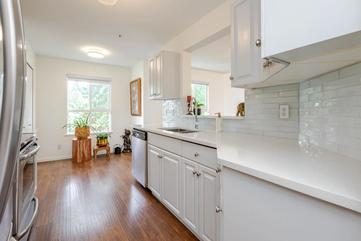 Dining Area Photo of 402 13870 70 Avenue, Surrey, BC