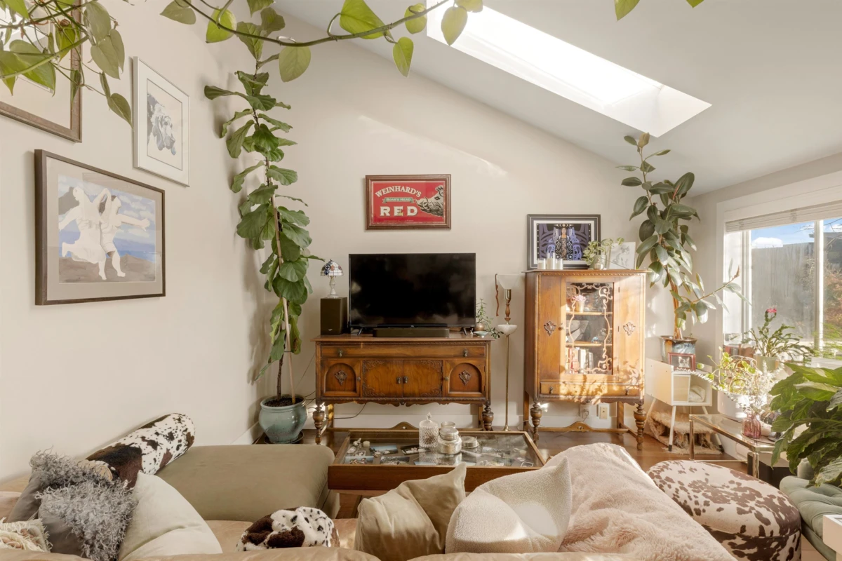 Living Room Photo of 612 E 4th Street, North Vancouver, BC
