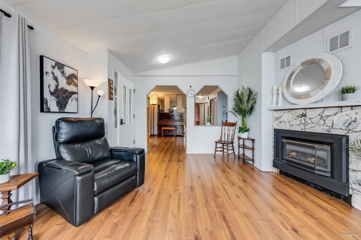 Family Room Photo of 18 2120 King George Boulevard, Surrey, BC