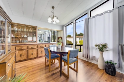 Breakfast Nook Photo of 18 2120 King George Boulevard, Surrey, BC