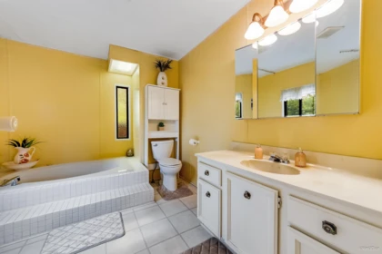 Mudroom Photo of 18 2120 King George Boulevard, Surrey, BC