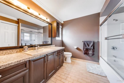 Entry Foyer Photo of 532 Riverview Crescent, Coquitlam, BC