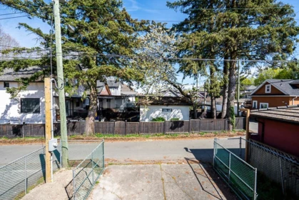 Garden / Landscaping Photo of 4332 Victoria Drive, Vancouver, BC
