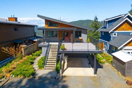 Front Yard Photo of 897 Rivendell Drive, Bowen Island, BC