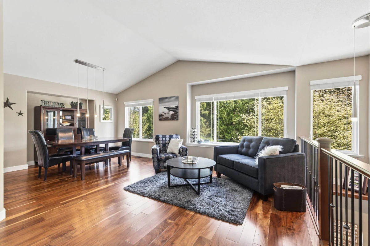 Living Room Photo of 11377 Creekside Street, Maple Ridge, BC