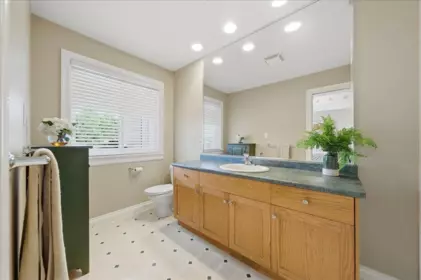 Guest Bathroom Photo of 22727 127th Avenue, Maple Ridge, BC