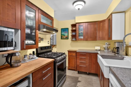 Basement Recreation Room Photo of 13115 100a Avenue, Surrey, BC