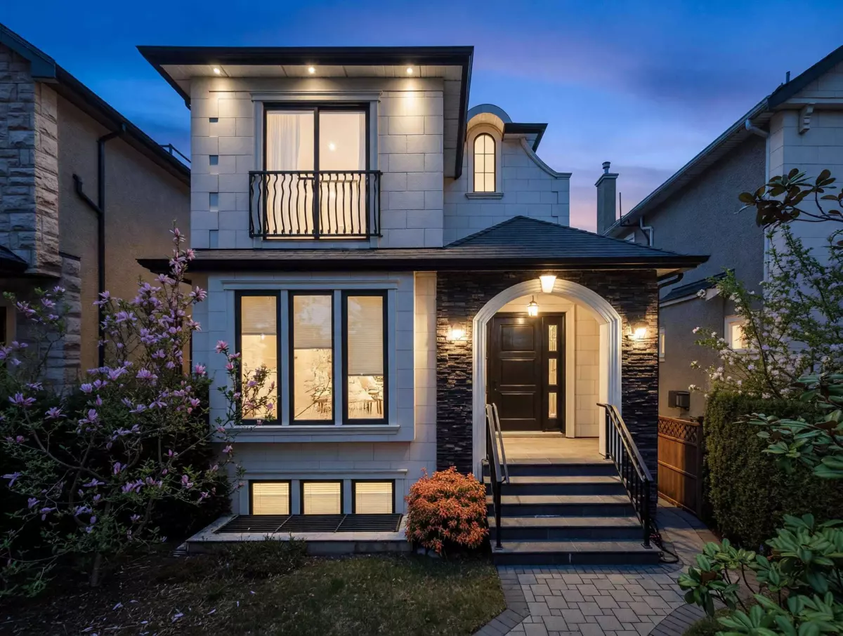 Living Room Photo of 4555 W 9th Avenue, Vancouver, BC