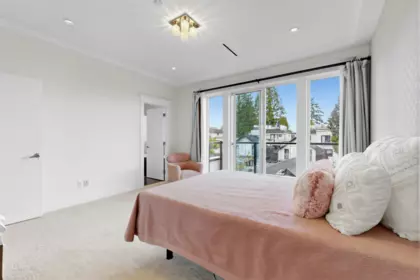 Entry Foyer Photo of 4555 W 9th Avenue, Vancouver, BC
