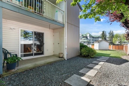 Front Yard Photo of 35 45435 Knight Road, Chilliwack, BC