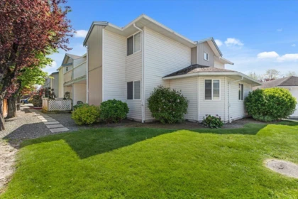 Swimming Pool Photo of 35 45435 Knight Road, Chilliwack, BC