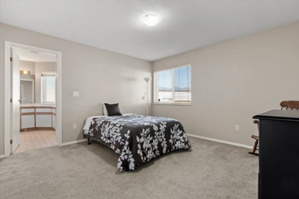 Walk-In Closet Photo of 35 45435 Knight Road, Chilliwack, BC