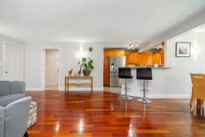 Kitchen Island Photo of 32604 Best Avenue, Mission, BC