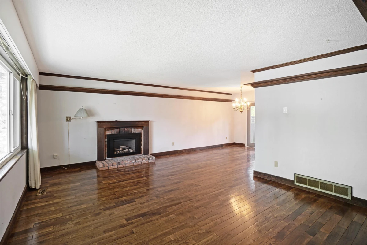 Family Room Photo of 1523 Parker Place, White Rock, BC